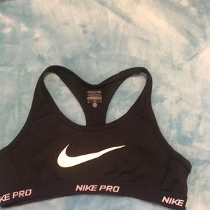 Black nike sports bra.